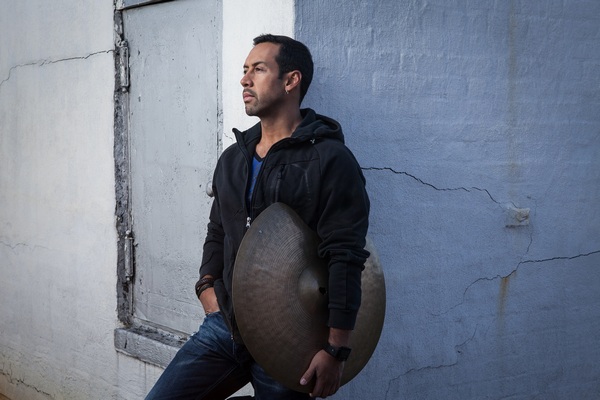 El galardonado pianista Robert Glasper y el baterista mejicano Antonio Sánchez actúan hoy en el Auditorio de Tenerife y mañana jueves en el Teatro Cuyás