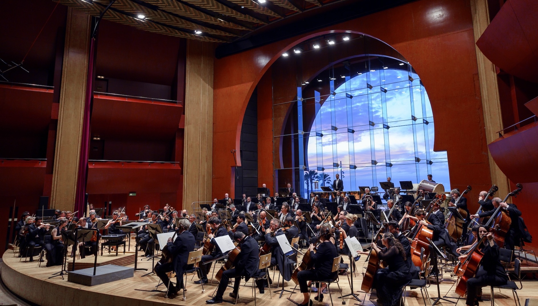 ORQUESTA FILARMÓNICA DE GRAN CANARIA feat. Suzie Collier