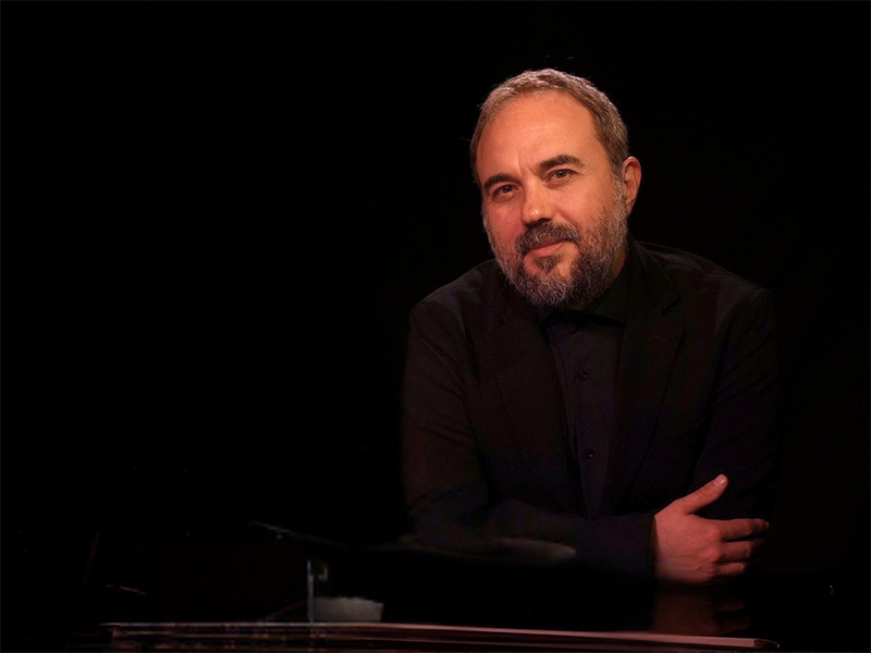 Moisés P. Sánchez «When Light Begins»